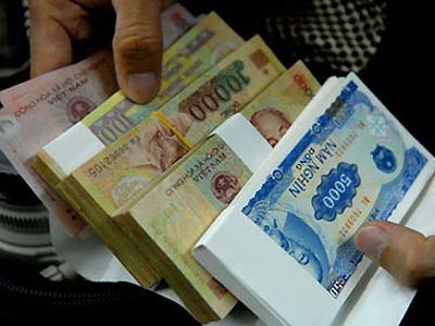 Ngân hàng chỉ đổi tiền lẻ cho khách VIP? Giá giao dịch tiền lẻ ngoài chợ đen rất cao