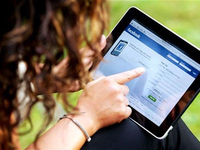 Sử dụng iPad coi chừng bị đau cơ mãn tính Sử dụng iPad coi chừng bị đau cơ mãn tính