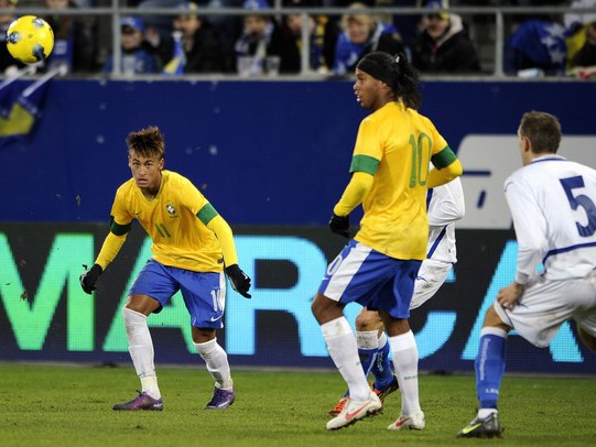 Brazil nhọc nhằn đánh bại Bosnia Brazil nhọc nhằn đánh bại Bosnia