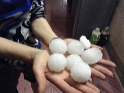 Mưa đá lớn chưa từng có, hơn 30 người bị thương Mưa đá lớn chưa từng có, hơn 30 người bị thương