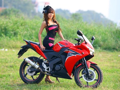 Honda CBR150R 2011: Xe đua 150cc mạnh mẽ Honda CBR150R 2011: Xe đua 150cc mạnh mẽ