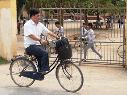 Thầy giáo không chân 15 năm đạp xe dạy học Thầy giáo không chân 15 năm đạp xe dạy học