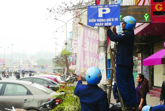Từ hôm nay, Hà Nội sẽ dẹp điểm trông giữ xe ở 262 tuyến phố. Ảnh: Trọng Đảng