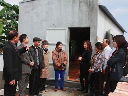 Cho ông Đoàn Văn Vươn được xây nhà, nhưng bắt phá công trình phụ Cho ông Đoàn Văn Vươn được xây nhà, nhưng bắt phá công trình phụ