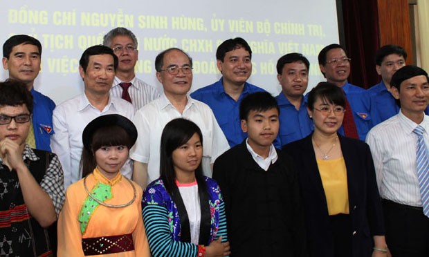 Chắt lọc trí tuệ thanh niên đóng góp vào Hiến pháp Chắt lọc trí tuệ thanh niên đóng góp vào Hiến pháp