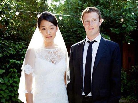 Vợ 'ông chủ' Facebook thông minh, lãng mạn Vợ 'ông chủ' Facebook thông minh, lãng mạn