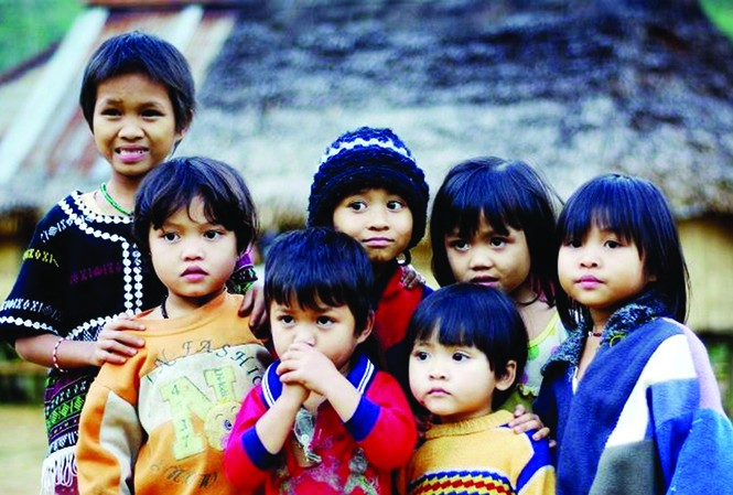 Đầu năm, 'phượt' miền sơn cước Trẻ em dân tộc làng Aur qua ống kính của dân phượt Nguyễn Anh Tuấn