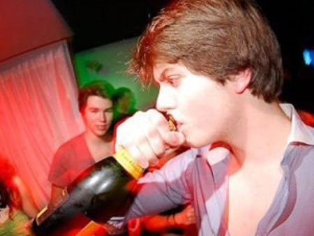 Dịch vụ chu đáo... tận răng cho sinh viên nhà giàu Dịch vụ chu đáo... tận răng cho sinh viên nhà giàu