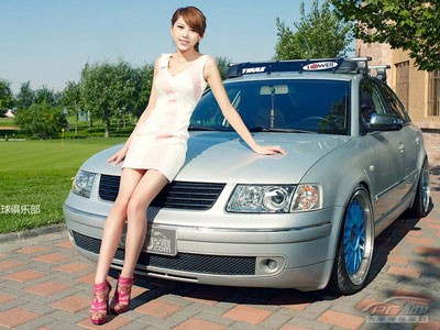 Mỹ nhân dịu dàng khoe dáng bên xế hộp Mỹ nhân dịu dàng khoe dáng bên xế hộp