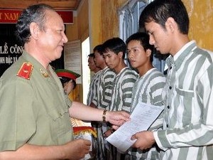 Giảm án và tha tù trước thời hạn trong dịp lễ 30-4 Giảm án và tha tù trước thời hạn trong dịp lễ 30-4