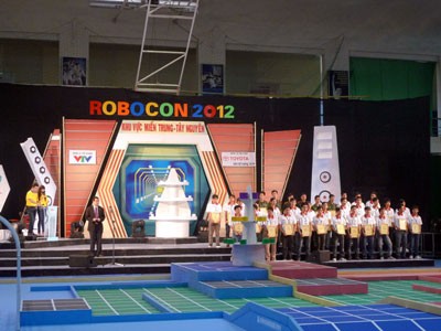 Vòng loại miền Trung mở màn mùa Robocon 2012 Vòng loại miền Trung mở màn mùa Robocon 2012