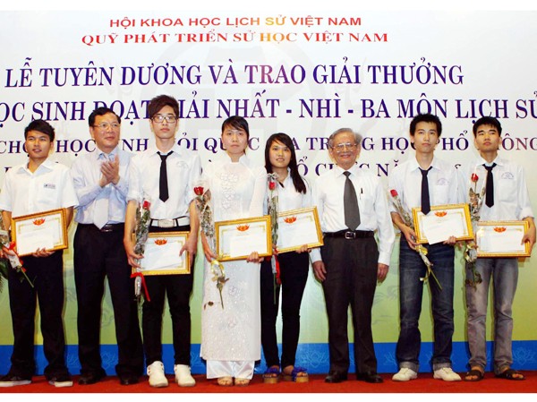Lần đầu tuyên dương học sinh giỏi Lịch sử Lần đầu tuyên dương học sinh giỏi Lịch sử