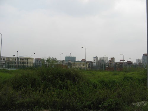 Tung sốt ảo khi thị trường 'bội thực' dự án bỏ hoang Tung sốt ảo khi thị trường 'bội thực' dự án bỏ hoang