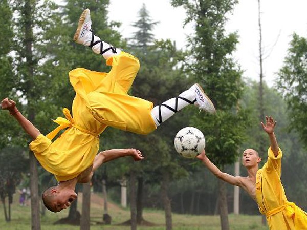 Kinh ngạc đội bóng Thiếu Lâm Kinh ngạc đội bóng Thiếu Lâm
