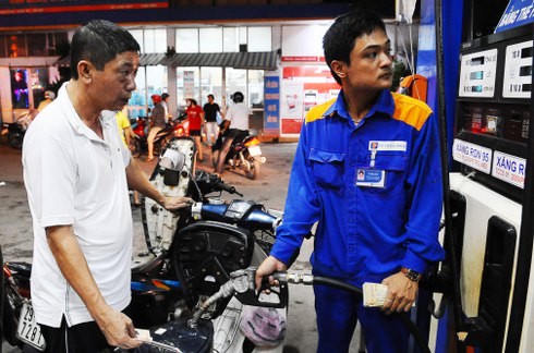 Xăng có thể tăng giá mạnh vào ngày mai Giá xăng có thể tăng mạnh ngày mai theo giá thế giới.