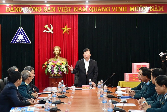 'Công khai phương án nâng cấp Tân Sơn Nhất cho dân biết' Phó Thủ tướng Trịnh Đình Dũng chủ trì cuộc làm việc với Công ty Thiết kế và tư vấn xây dựng công trình hàng không và bộ ngành liên quan - Ảnh: Xuân Tuyến
