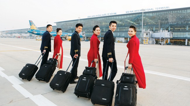 Kỳ vọng kinh tế năm 2015 Nhà ga T2 Cảng hàng không Quốc tế Nội Bài hiện đại vừa được khánh thành đưa vào sử dụng. Ảnh: Hồng Vĩnh.