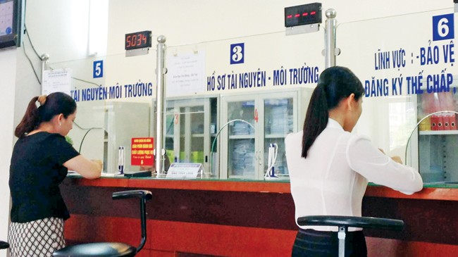 Đột phá cải cách hành chính, xóa “xin - cho” Nhiều thủ tục cấp sổ đỏ đã được cải thiện. Ảnh: Minh Tuấn.