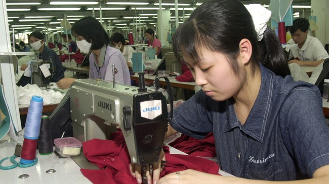 Cơ hội cho nền kinh tế phát triển mạnh Dệt may tại xưởng may Hanosimex.