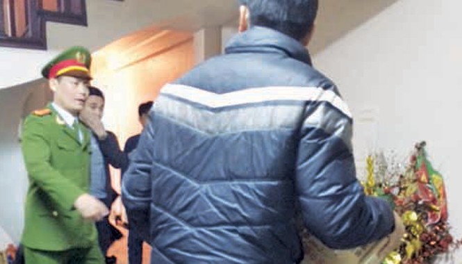 Vụ bắt giam ĐBQH Thu Nga:“Ôm” 400 tỷ đồng của khách hàng Thu giữ nhiều tài liệu tại nhà bà Châu Thị Thu Nga. Ảnh: Lê Dương.