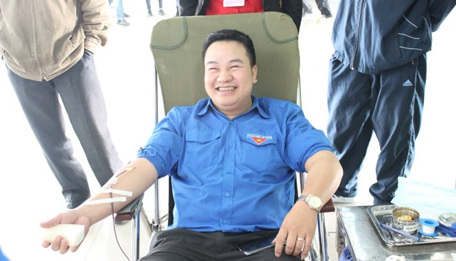 Thủ lĩnh tình nguyện hiến gần 7.000ml máu Bùi Quang Hiển luôn vận động và đi đầu trong các phong trào tình nguyện hiến máu.