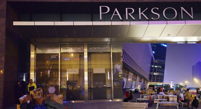 Những 'cái chết' được báo trước TTTM Parkson Keangnam (Hà Nội) đuổi các hộ kinh doanh trong đêm. Ảnh: Như Ý.