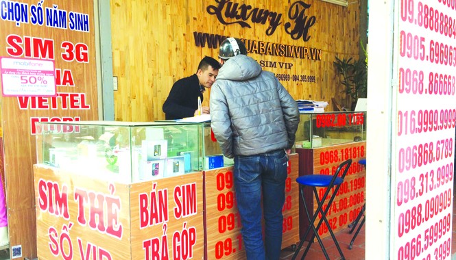 Thị trường sim 11 số: Găm hàng và thổi giá Thời điểm này, các đại lý bán sim luôn tấp nập khách hàng.