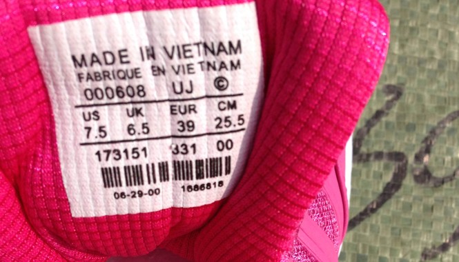 Hàng TQ nhãn “Made in Việt Nam”: Con voi lọt lỗ kim Giày dép xuất xứ Trung Quốc gắn mác made in Vietnam.