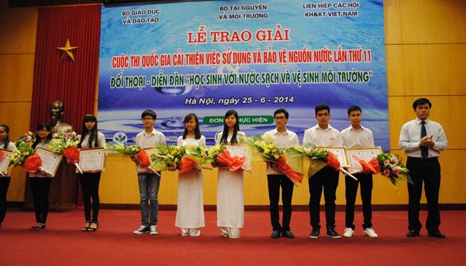 Nhiều hoạt động phong phú, giàu ý nghĩa Các cá nhân đạt giải “Cuộc thi quốc gia cải thiện việc sử dụng và bảo vệ nguồn nước”.