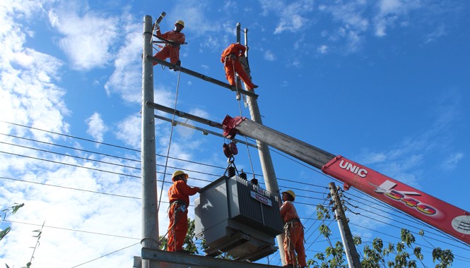 Luôn đảm bảo đủ điện và nâng cao chất lượng dịch vụ EVN SPC chú trọng đầu tư phát triển lưới điện nhằm nâng cao khả năng cung cấp và chất lượng điện.