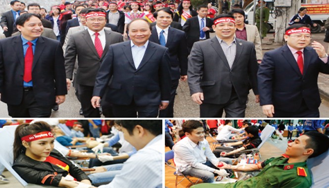 Ngọn lửa của lòng nhân ái Phó Thủ tướng Nguyễn Xuân Phúc, Bí thư thứ Nhất T.Ư Đoàn Nguyễn Đắc Vinh dẫn đầu đoàn diễu hành trong ngày Chủ Nhật Đỏ 25/1 tại Hà Nội. (Ảnh lớn). Hoa hậu Nguyễn Cao Kỳ Duyên và các sinh viên tham gia hiến máu tại ĐHBK HN. (Ảnh nhỏ). Ảnh: Hồng Vĩnh-Như Ý.