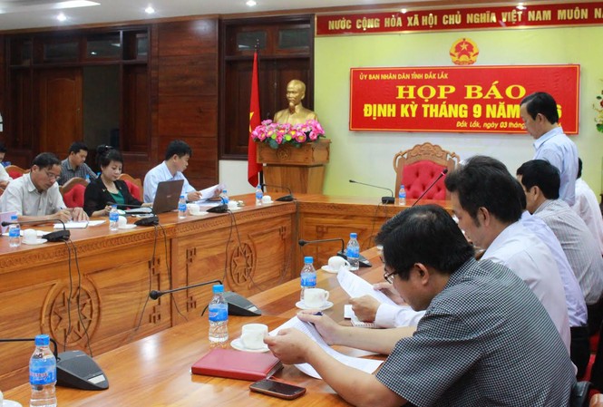 Đắk Lắk: Nhiều vụ bị “tắc” do chờ thẩm định giá Quang cảnh buổi họp báo chiều ngày 3/10 tại UBND tỉnh