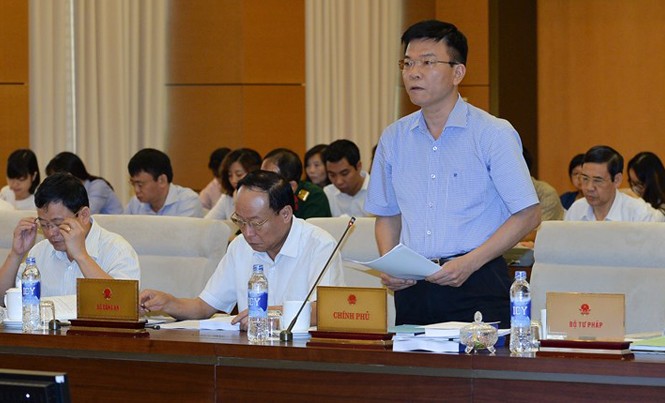 Bộ luật Hình sự năm 2015: Khoanh vùng sửa đổi 141 điều sai sót Bộ trưởng Bộ Tư pháp Lê Thành Long tại cuộc họp ngày 3/10.