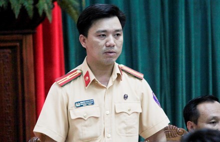 Né trả lời vụ 'gạt tay vào má' phóng viên Thiếu tá Nguyễn Mạnh Hùng, Phó trưởng phòng CSGT Đường bộ, đường sắt, Công an TP Hà Nội