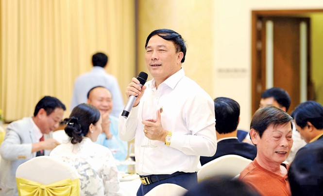 “Bầu Ðệ” - những góc cạnh Doanh nhân Nguyễn Văn Ðệ là người năng động, có nhiều đóng góp tích cực cho hoạt động của cộng đồng DN.