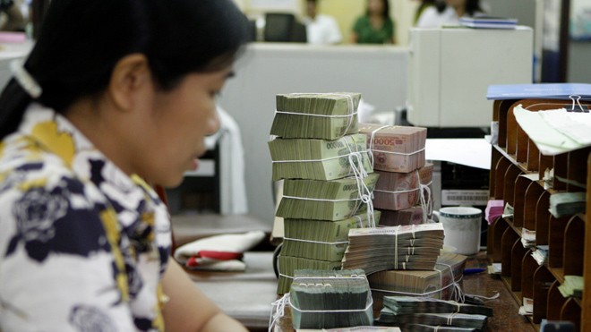 Cần sớm cải cách chính sách tiền lương Nếu đem suất lương của 10 người trả cho 2 người, họ sẽ làm tốt ngay. Ảnh: Hồng Vĩnh.