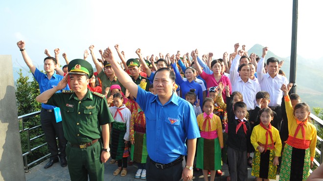 Chung sức trẻ vì Tổ quốc giàu mạnh Từ khi ra đời, Hội LHTN Việt Nam đã tập hợp rộng rãi các tầng lớp thanh niên yêu nước, cùng toàn Đảng, toàn quân, toàn dân xây dựng và bảo vệ vững chắc Tổ quốc Việt Nam XHCN. Ảnh: Xuân Tùng.