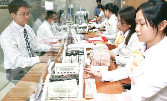 Tỷ giá vẫn khó lường Mua vào hay bán ra USD lúc này, là câu hỏi không dễ trả lời. Ảnh: Như Ý.