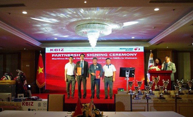 Maritime Bank kết nối với Hiệp hội DNVVN Hàn Quốc Ông Huỳnh Bửu Quang - Tổng Giám đốc Maritime Bank và ông Lee Chung Keun (thứ 2 từ phải sang) - Chủ tịch Hiệp hội DNVVN Hàn Quốc tại Việt Nam.