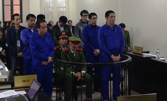 'Bồi dưỡng' 1,4 tỷ đồng, không phải hối lộ Các bị cáo tại tòa.