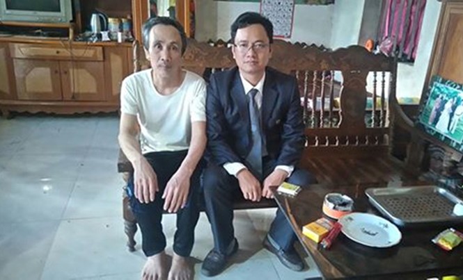 Vụ án oan Hàn Đức Long: Vi phạm tố tụng, gây khó luật sư Ông Hàn Đức Long (trái) và luật sư Ngô Ngọc Trai.