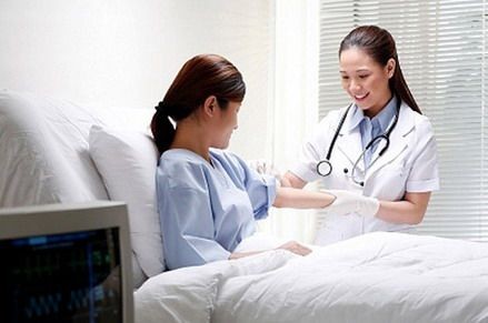 Cần bảo hiểm y nghiệp cho bác sĩ Ảnh minh họa