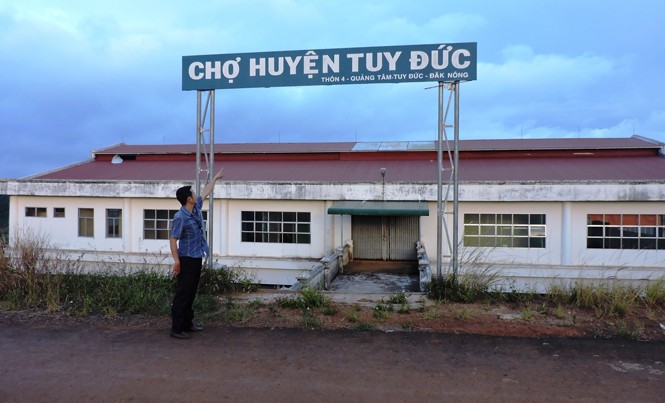 Đập xong, chợ vẫn còn tồn tại trên… giấy Chợ huyện Tuy Đức bỏ hoang.