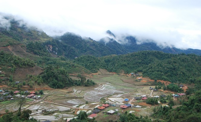 Ngược Tủa Chùa Một góc Tủa Chùa.