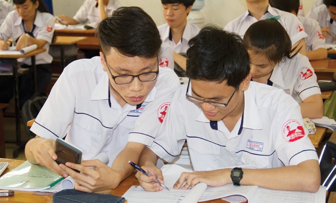Tuyển sinh ĐH,CĐ 2017: Thả ga đăng ký, các trường bất an Việc thí sinh đăng ký nhiều nguyện vọng sẽ gây tâm lý lo lắng cho các trường chiếu dưới. Ảnh: Nguyễn Dũng.
