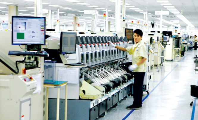 Nghề cần nhiều lao động sẽ biến mất Một dây chuyền sản xuất của nhà máy Samsung tại tỉnh Bắc Ninh vắng bóng người. Ảnh: Hồng Vĩnh.