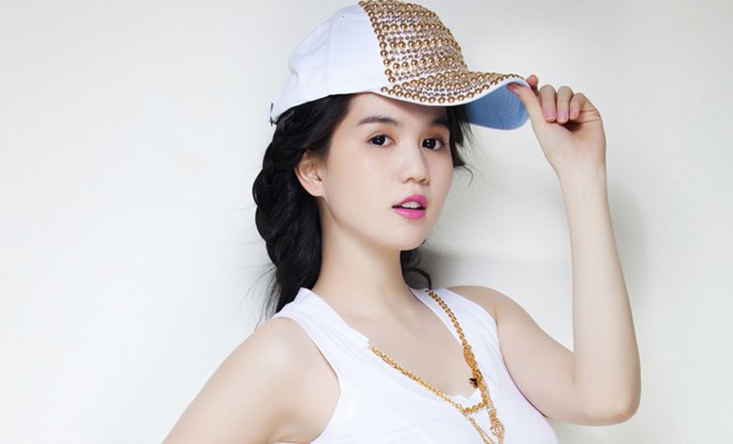 Ngọc Trinh: Giỏi tạo sóng Ngọc Trinh: Giỏi tạo sóng