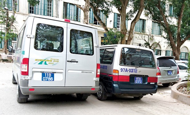 Xe công thanh lý, vẫn treo… biển xanh Nhiều xe công thanh lý chưa bị thu hồi biển xanh. Ảnh minh họa: Phạm Thanh.