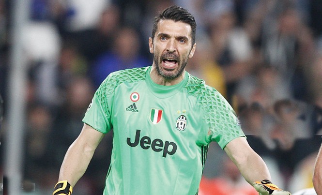 Thế giới bóng đá ngả mũ trước Juventus Thủ thành Buffon. Ảnh: GETTY IMAGES.