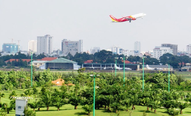 Giao Bộ Quốc phòng rà soát việc đầu tư sân golf Tân Sơn Nhất Thủ tướng Chính phủ giao Bộ Quốc phòng rà soát các vấn đề liên quan sử dụng quỹ đất trong sân bay Tân Sơn Nhất. Ảnh: Ngô Bình.